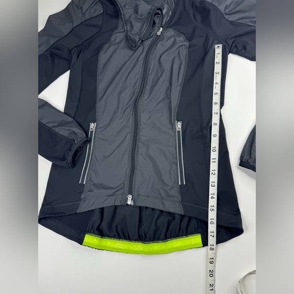 Lululemon Presta Asymmetric Zipper Packable Shirket Running Jacket Size 6 - Picture 6 of 13